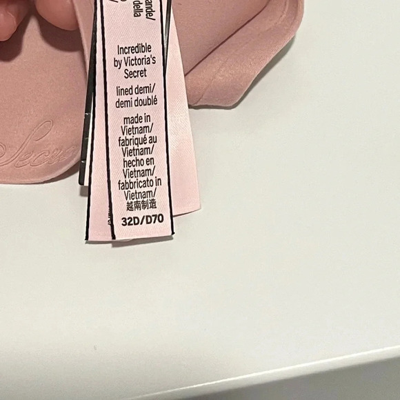 Victoria’ Secret Incredible blush Bra lightly lined Size 32 D NWT womens - Picture 7 of 8
